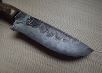 Pavel Bolf - Folded steel and oroshigane steel knives
