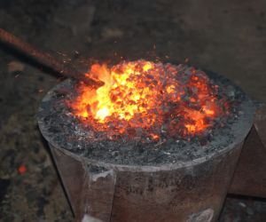 Tavba tamahagane v březnu 2022 v Pálovicích u Pavla Bolfa