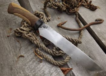 Pavel Bolf - Folded steel and oroshigane steel knives 