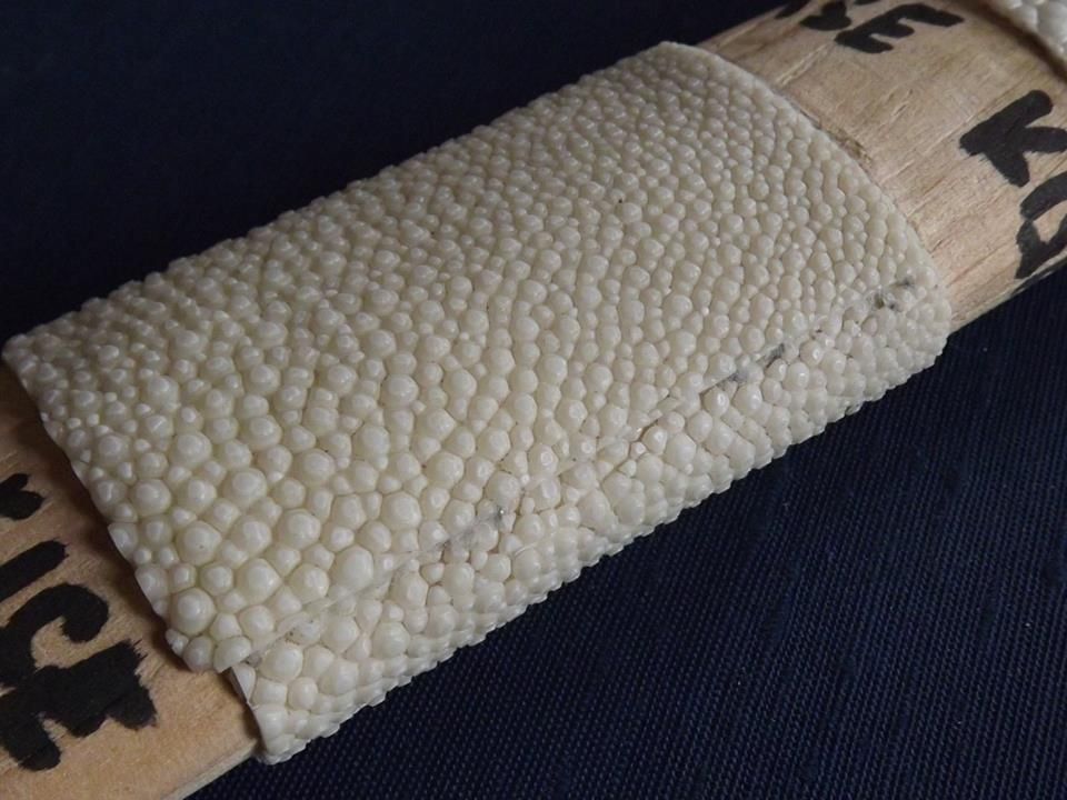 One and a half times wrapping samegawa around tsuka wood