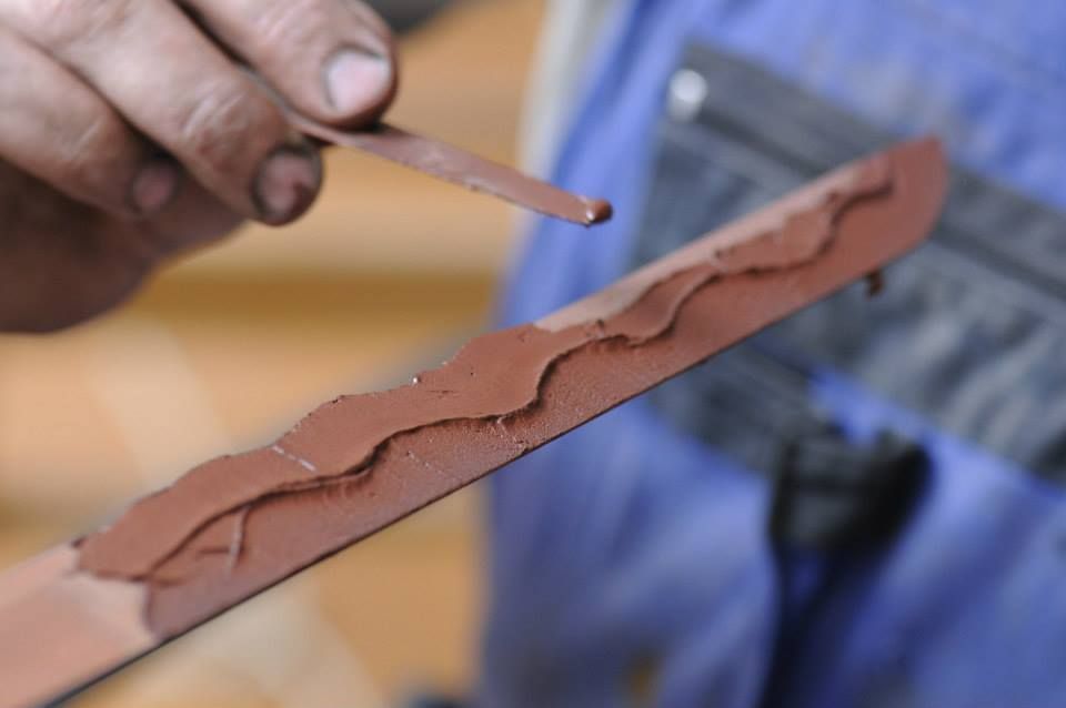 Application of hardening paste