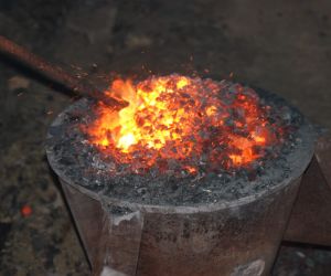 Tamahagane melting in March 2022 in Pálovice with Pavel Bolf
