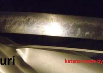 Katana with choji hamon and choji utsuri.