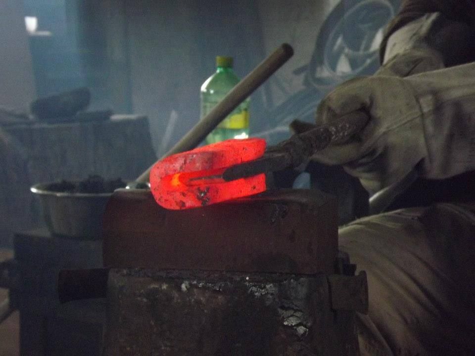 Folding steel for core insertion